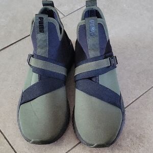 PUMA Womens Olive and Black Sneakers Size 8